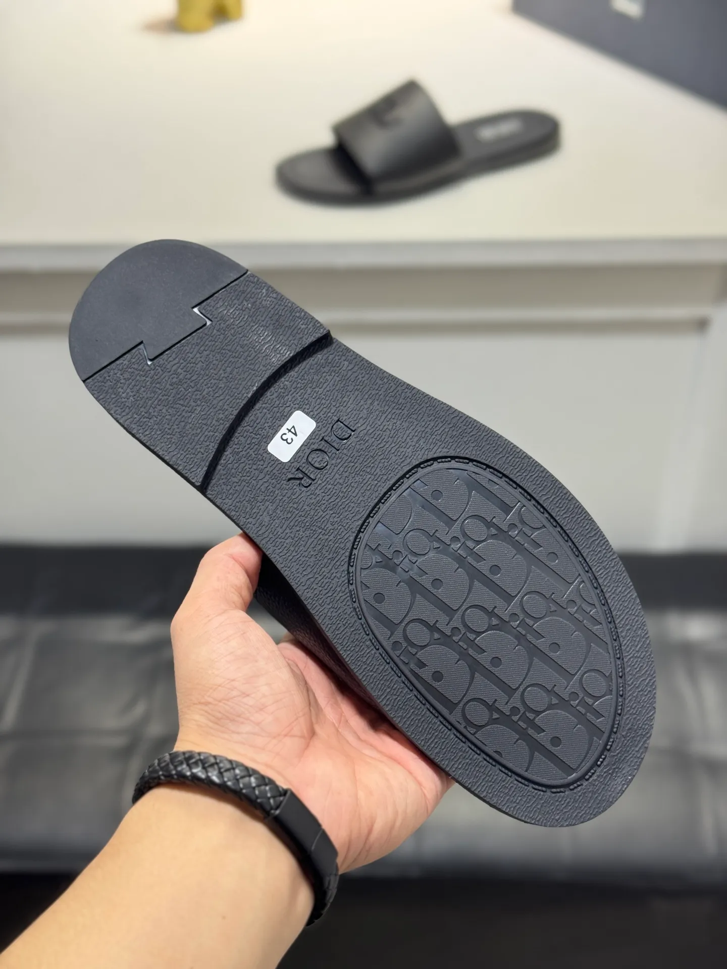 Men's men's shoes 💰320 [New style] 🦇🦇𝐂𝐡𝐫𝐢𝐬𝐭𝐢𝐚𝐧 𝐃𝐢𝐨𝐫 Dior slippers - the latest hot sandals, classic sandals, original replicas, super durable and versatile, cowhide leather with hardware accessories, very comfortable on the feet Look slim and white. Original molded outsole size: 38-44 (.45. Customized